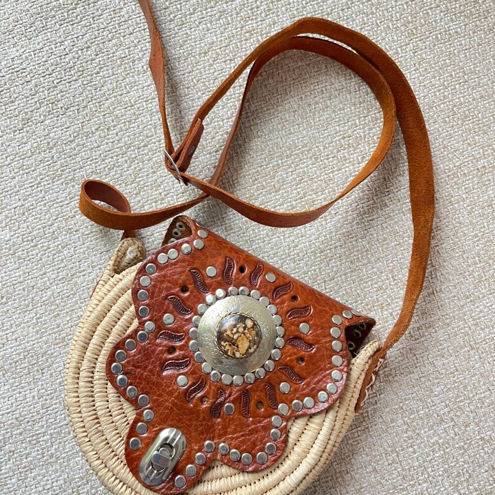 Moroccan crossbody bag Raffia crochet bag Round handbag Milk straw/brown leather - Picture 11 of 14
